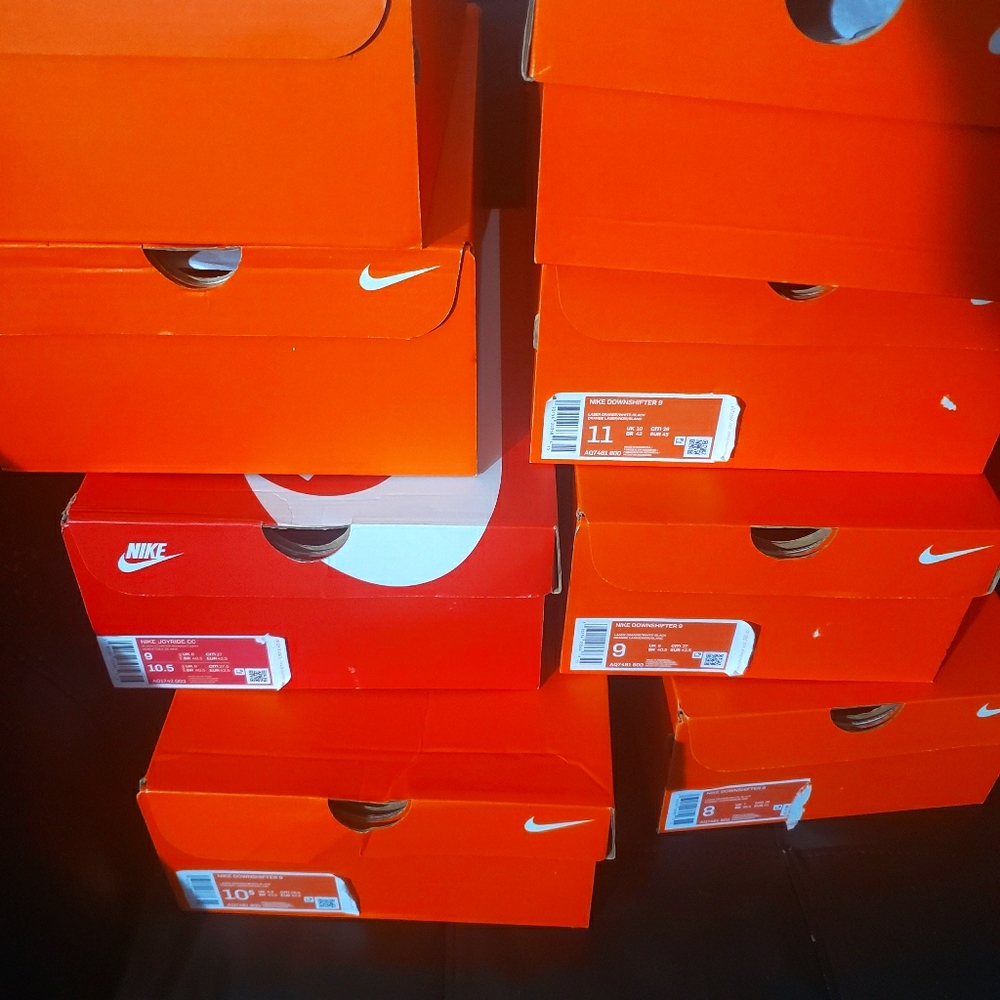 nikes - Picture 2 of 3